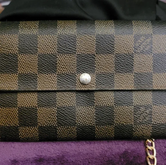 Emt$250Louis Vuitton Damier Ebene Sarah wallet, with D hooks attached - Picture 1 of 12